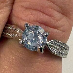 Silver Tone & Rhinestone Costume Ring